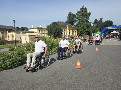 Olomouckou Florou jezdili lidé štafetu na vozíku