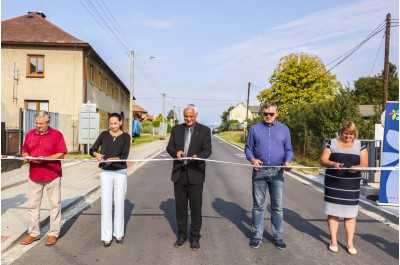 Cestáři dokončili průtah Moravičan