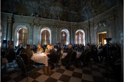 Vlčí máky na klopách připomněly Den válečných veteránů