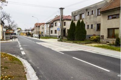 Teď už to pojede jako po másle. Kozlovice mají novou silnici