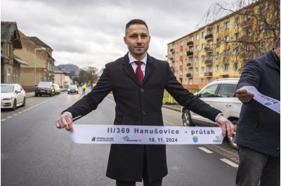 Na jaře začali, na podzim skončili. Hanušovice mají novou hlavní silnici