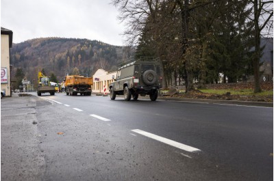 Na jaře začali, na podzim skončili. Hanušovice mají novou hlavní silnici