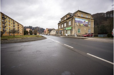 Na jaře začali, na podzim skončili. Hanušovice mají novou hlavní silnici