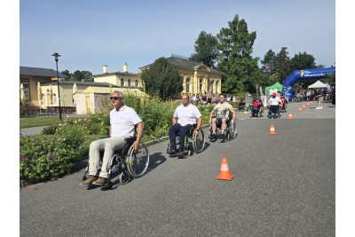 Olomouckou Florou jezdili lidé štafetu na vozíku