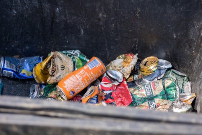 Téměř polovina odpadu v černých popelnicích měla být jinde, ukázal rozbor před úřadem