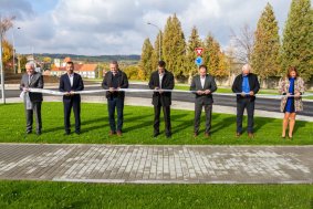 V Určicích mají nový kruhový objezd. Platil ho Olomoucký kraj