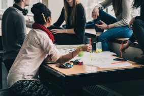 Studenti mohou vyrazit na zkušenou. Kraj jim přispěje