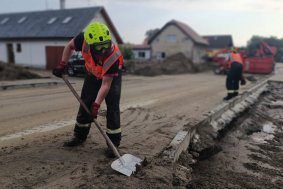 Je nutné zkoordinovat dobrovolníky. Pomohou neziskové organizace