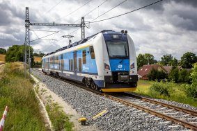 Rychlíky proložené spěšnými vlaky. Posílená doprava cestujícím zachutnala