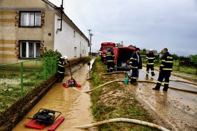 Průtrže mračen přidělávají práci hasičům v Olomouckém kraji