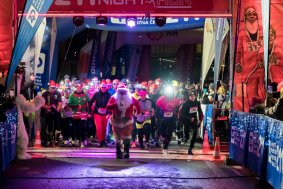 Závodníci Christmas Night Run Olomouc rozzářili Floru 