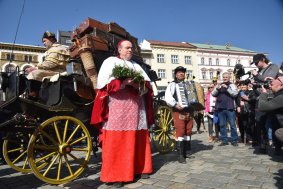 Historický cestovní kočár projel regionem