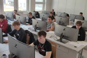 Studenti a učitelé v kraji jsou skvělí v počítačovém programování. Ukázala to regionální soutěž  