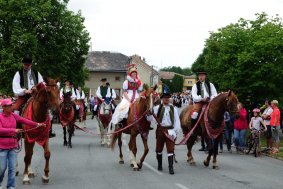 V Doloplazech u Olomouce proběhla tradiční Jízda králů