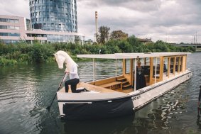 Řeku Moravu v Olomouci brázdí Marie Terezie. Novou loď pokřtil hejtman Ladislav Okleštěk