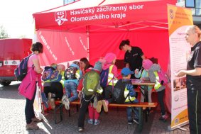 Dětský den se složkami IZS bavil před budovou Olomouckého kraje