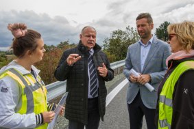 Hejtman Ladislav Okleštěk se zúčastnil otevření křižovatky u Olšan u Prostějova 