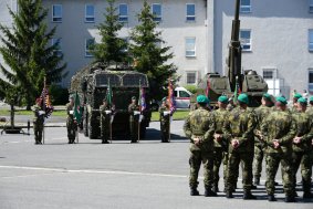 Slavnostní nástup k zahájení činnosti Velitelství pozemních sil v Posádce Olomouc