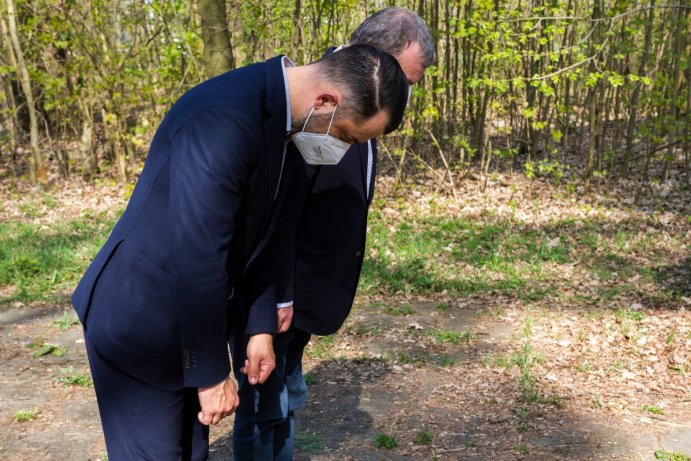 Náměstci hejtmana Dalibor Horák a Michal Zácha si připomenuli oběti přerovského povstání