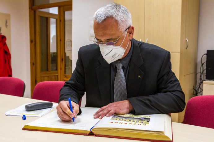 Přáslavice mají opravenou školu a nové hřiště. Přispěl také Olomoucký kraj