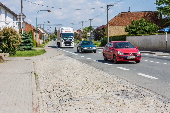 Průtah Chomoutovem na kulatém stole