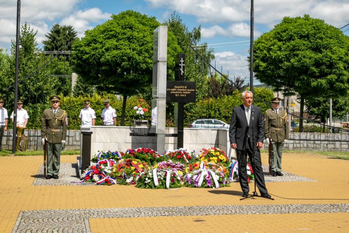 Hejtman Josef Suchánek vzdal hold zavražděným krajanům v Novém Malíně