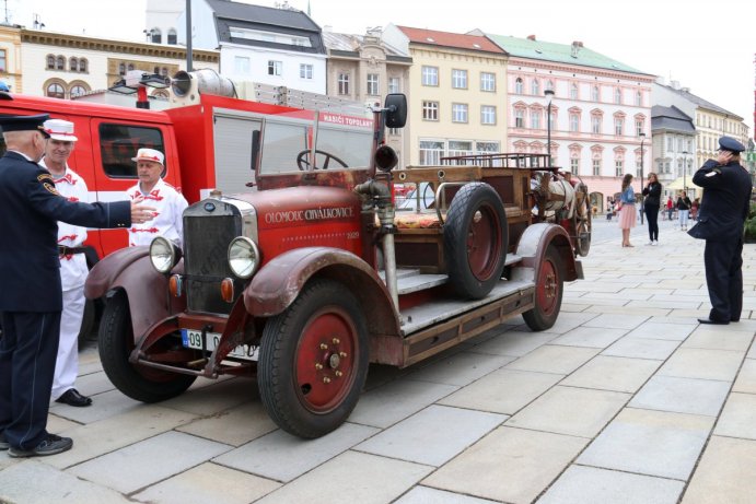 Slavnostní předání cisternové automobilové stříkačky JSDH Olomouc - Chválkovice