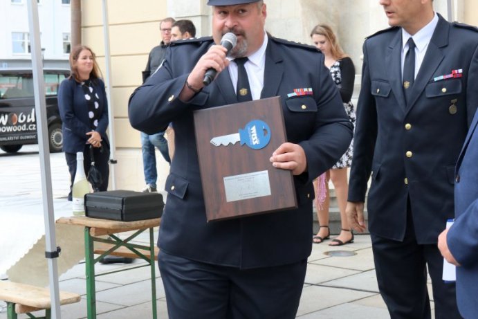 Slavnostní předání cisternové automobilové stříkačky JSDH Olomouc - Chválkovice