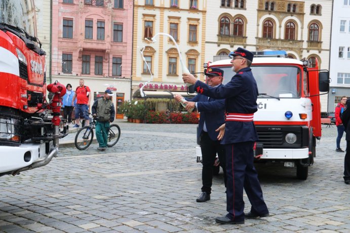 Slavnostní předání cisternové automobilové stříkačky JSDH Olomouc - Chválkovice