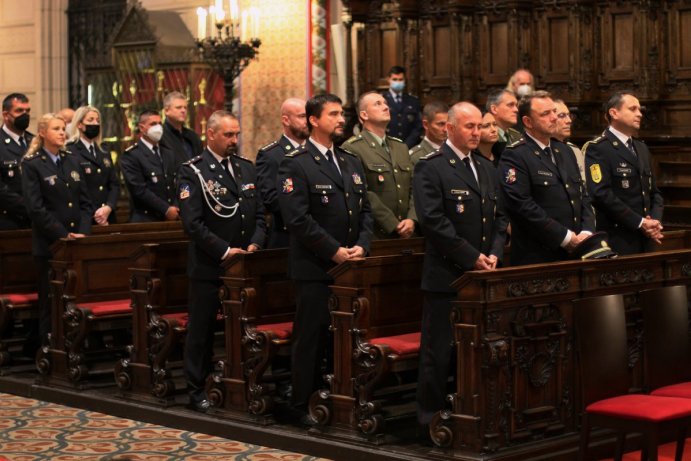 Policisté se sešli při modlitbě v olomouckém dómu   Foto: PČR