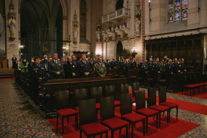 Policisté se sešli při modlitbě v olomouckém dómu   Foto: PČR