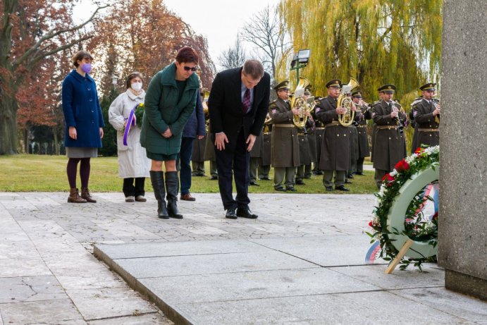 Zástupci Olomouckého kraje uctili památku Jana Opletala