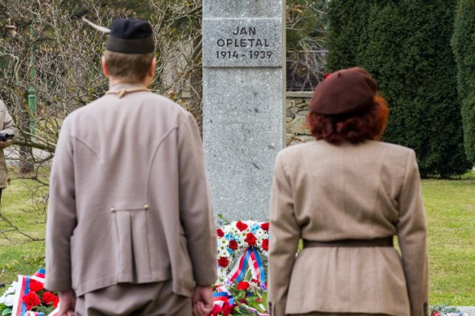 Zástupci Olomouckého kraje uctili památku Jana Opletala