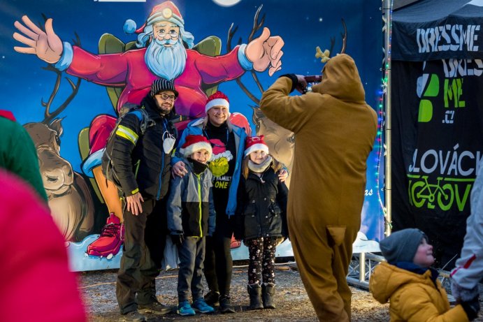 Závodníci Christmas Night Run Olomouc rozzářili Floru  Foto: Tomáš Stoupa