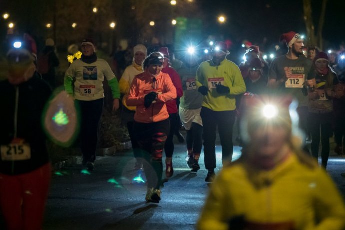 Závodníci Christmas Night Run Olomouc rozzářili Floru  Foto: Tomáš Stoupa