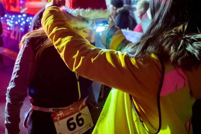 Závodníci Christmas Night Run Olomouc rozzářili Floru  Foto: Tomáš Stoupa