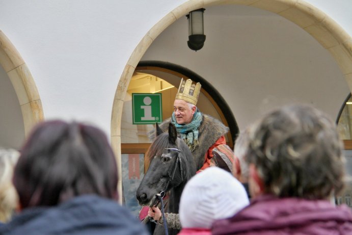 Hejtman osedlal koně a podpořil Tříkrálovou sbírku