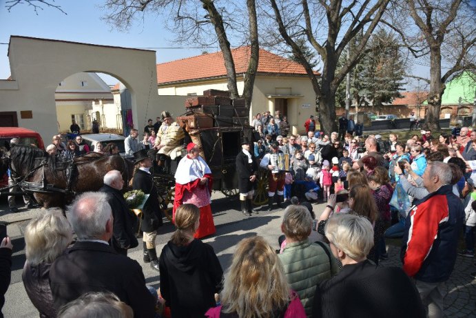 Historický cestovní kočár projel regionem Foto: Muzeum kočárů