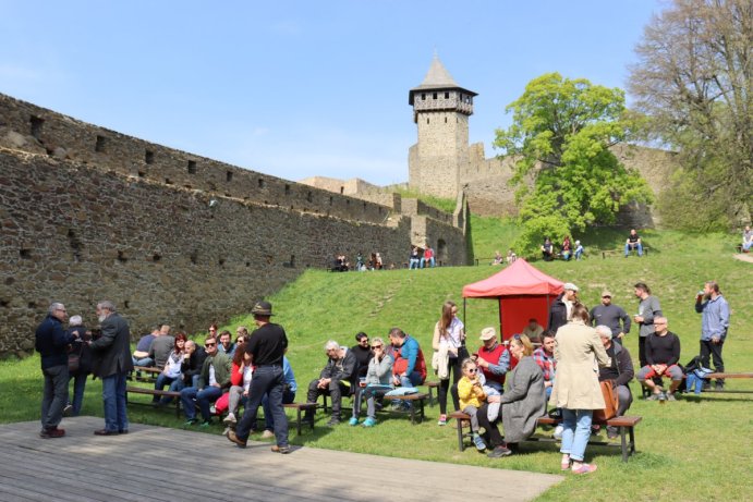 Výstava mapuje 40 let Hefaistonu na hradě Helfštýn 