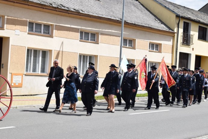 Ústínští dobrovolní hasiči oslavili 130 let, mají nový prapor