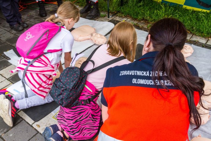 Dětský den se složkami IZS nabídl policejní koně i zásah celníků