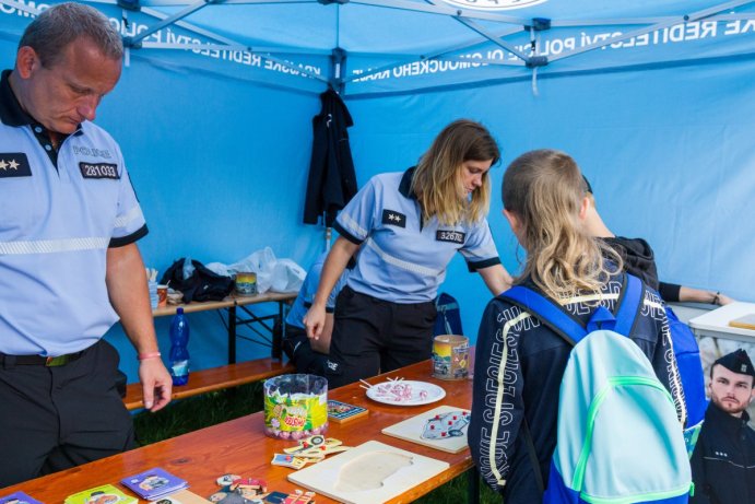 Dětský den se složkami IZS nabídl policejní koně i zásah celníků