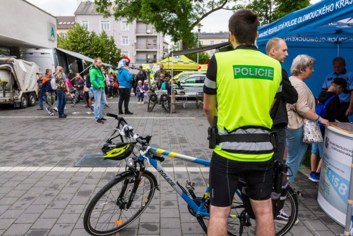 Dětský den se složkami IZS nabídl policejní koně i zásah celníků