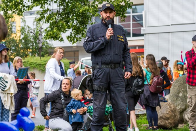 Dětský den se složkami IZS nabídl policejní koně i zásah celníků