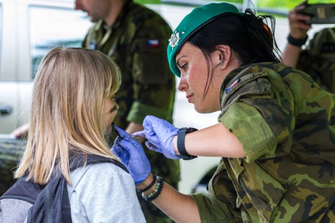 Dětský den se složkami IZS nabídl policejní koně i zásah celníků