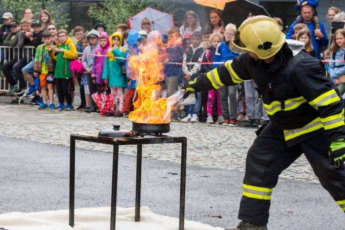 Dětský den se složkami IZS nabídl policejní koně i zásah celníků