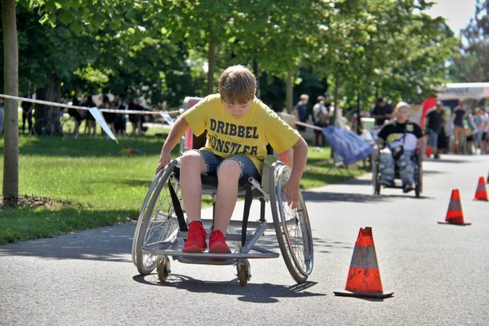 Olomoucká štafeta nabízí pohled na svět očima vozíčkářů