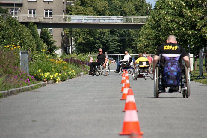 Olomoucká štafeta nabízí pohled na svět očima vozíčkářů