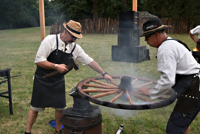 Historické kočáry, zruční řemeslníci. V Čechách pod Kosířem se konal Josefkol