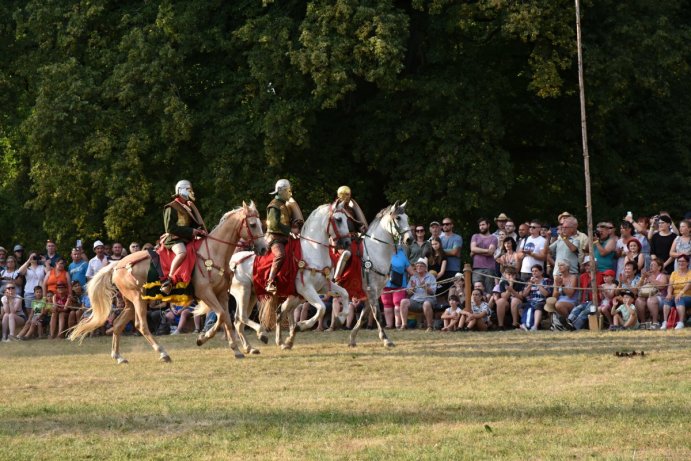 Historické kočáry, zruční řemeslníci. V Čechách pod Kosířem se konal Josefkol